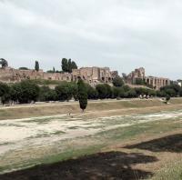 Der Zirkus Maximus ("Circo Massimo") zwischen Aventin- udn Palatin-Hügel (Rom)
