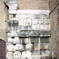 Tempel des Divus Claudius am Caelius-Hügel, als Fundament für den Glockenturm von SS.Giovanni e Paolo